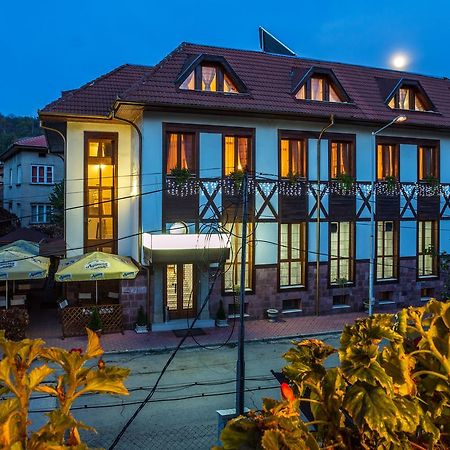 Family Hotel 테티븐 외부 사진