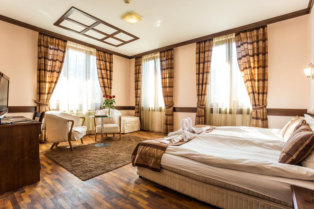 Family Hotel 테티븐 외부 사진