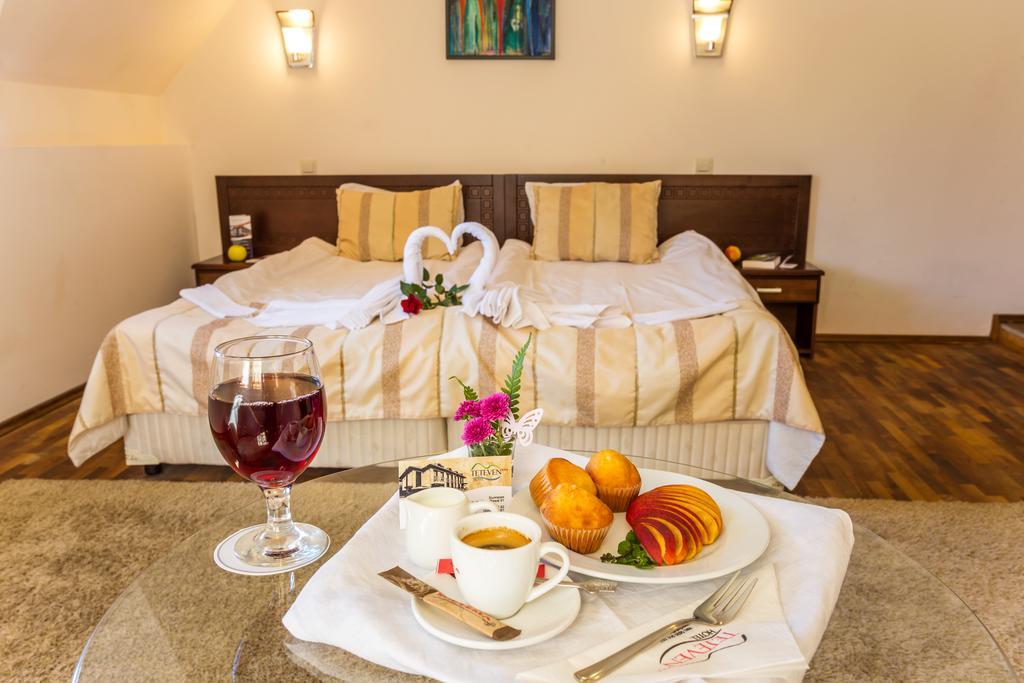 Family Hotel 테티븐 외부 사진