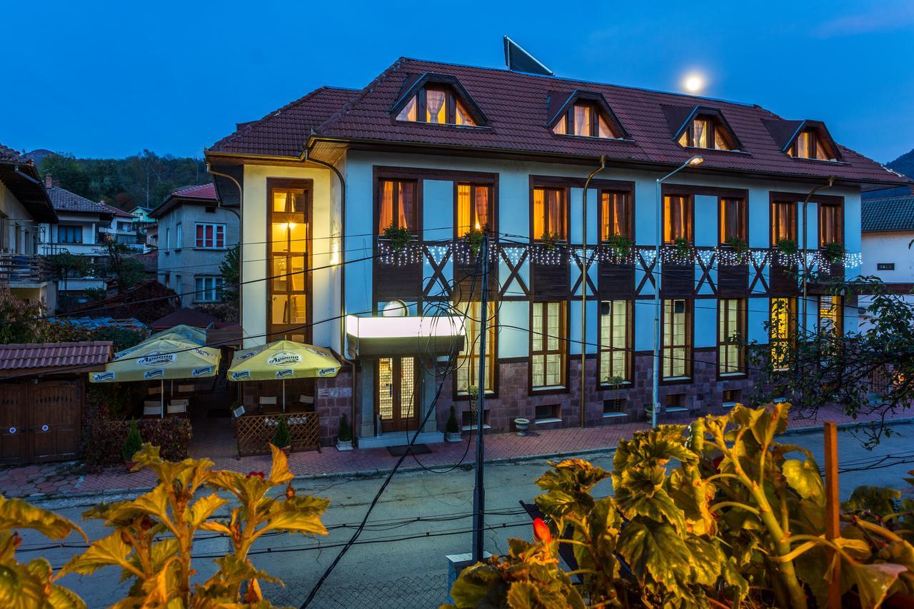 Family Hotel 테티븐 외부 사진